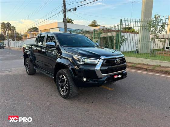 TOYOTA HILUX 2.8 D-4D TURBO DIESEL CD SRX PLUS 4X4 AUTOMÁTICO TOYOTA HILUX 2.8 D-4D TURBO DIESEL CD SRX PLUS 4X4 AUTOMÁTICO